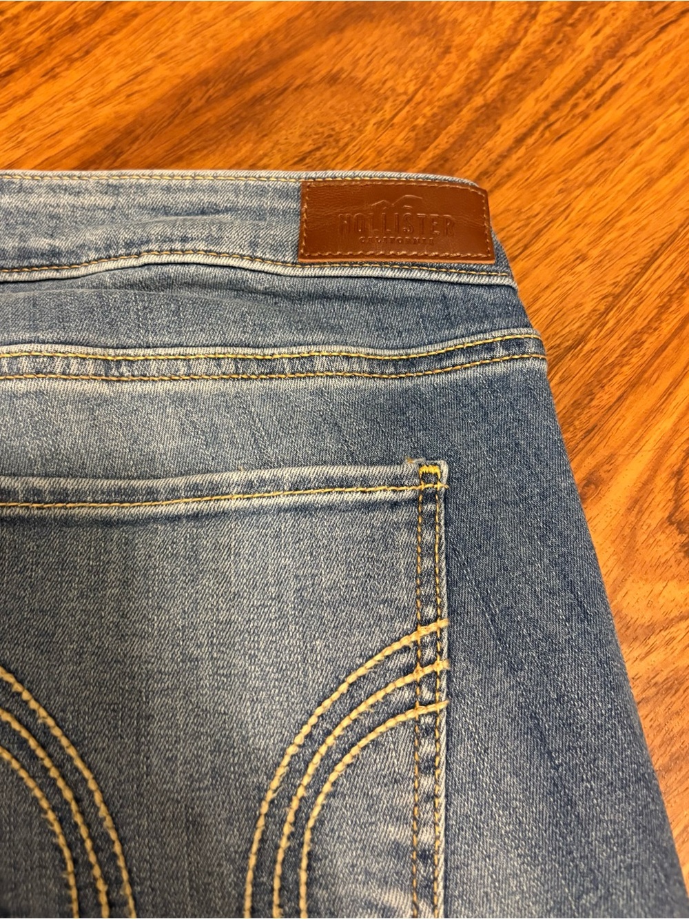 Hollister Women's Low-rise Super Skinny Jeans - Medium Blue Distressed - 7L - Picture 7 of 9